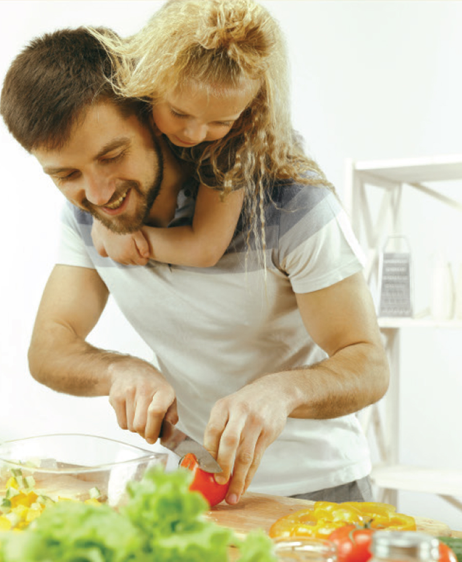 Heladera Top mount de Frost Modelo T643, chica con interior de heladera.