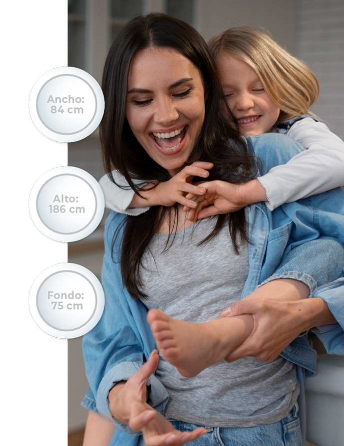 Heladera Top mount de Frost Modelo T643, chica con interior de heladera.